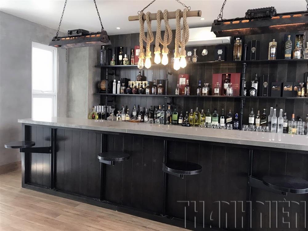 Kết hôn bạn gái kém 17 tuổi, Hồ Quang Hiếu sống trong nhà 23 tỷ đẹp như phim trường-11