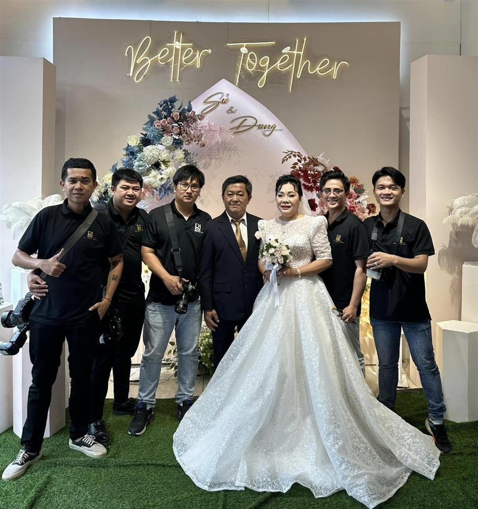 Cô dâu 61 tuổi khóc nghẹn ngày lấy chồng khi nhận quà từ ba mẹ-4