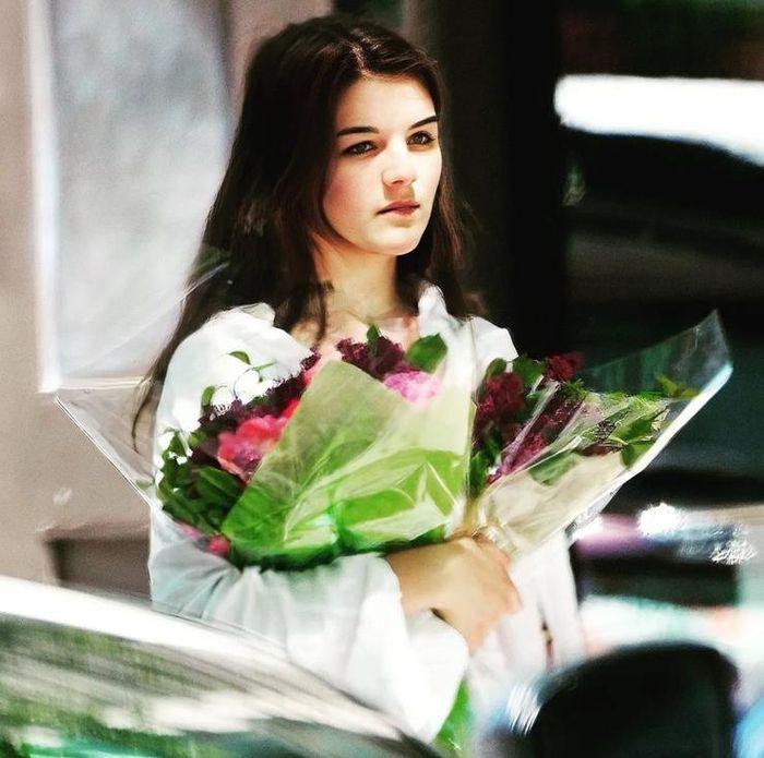 Con gái Tom Cruise gây sốt vì quá xinh đẹp tuổi dậy thì-1