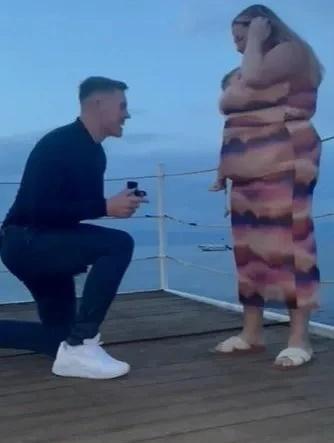 Cô gái sốc sau khi đăng khoảnh khắc cầu hôn hạnh phúc-1