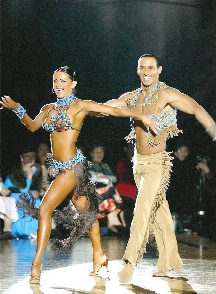 Khánh Thi sốc khi thần tượng vô địch khiêu vũ thế giới qua đời-1