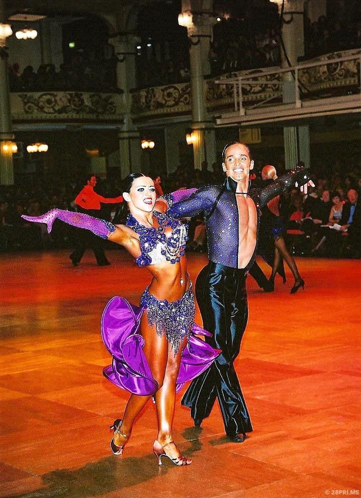 Khánh Thi sốc khi thần tượng vô địch khiêu vũ thế giới qua đời-4