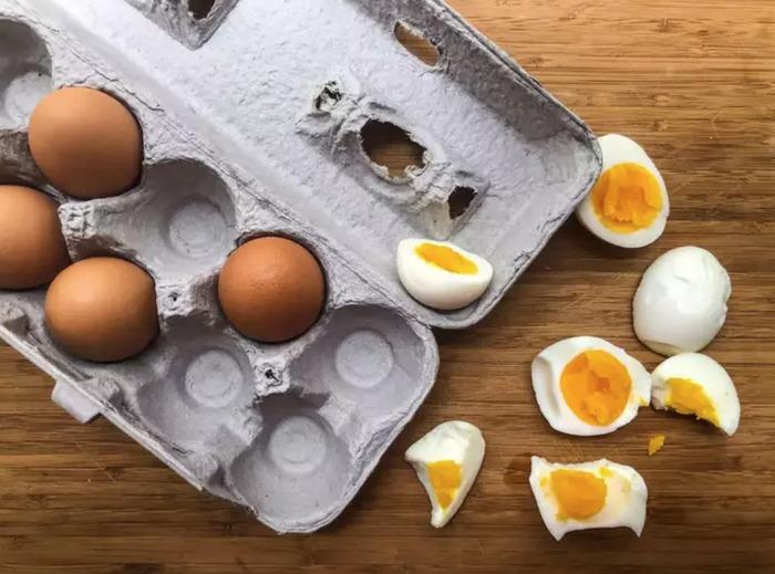 Luộc trứng ở lò vi sóng, người phụ nữ gặp sự cố khiến mặt bị hủy hoại-3