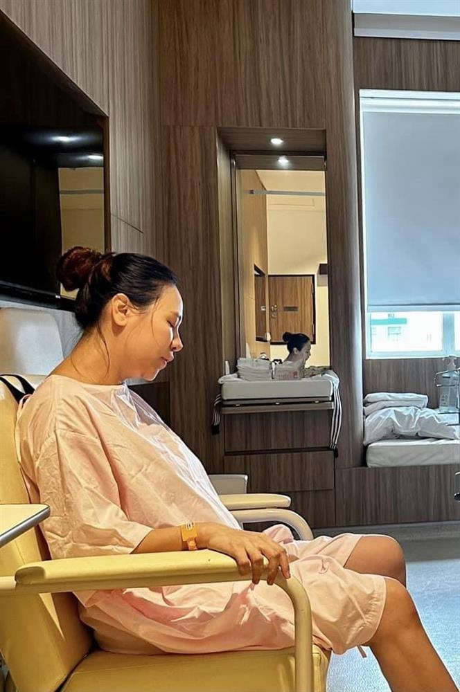 Mẹ bỉm Vbiz mê khoe mặt mộc trên giường đẻ, Đàm Thu Trang không giống ai-2