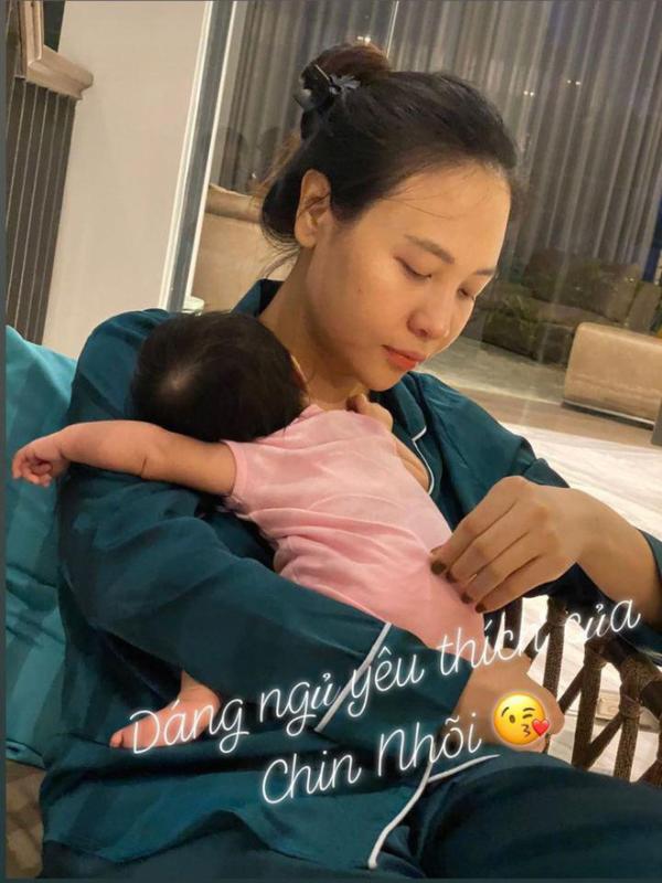 Mẹ bỉm Vbiz mê khoe mặt mộc trên giường đẻ, Đàm Thu Trang không giống ai-4