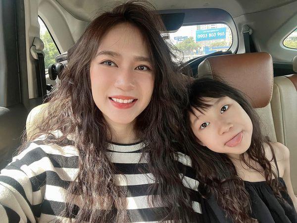 Bí quyết để vợ tiến sĩ của Lý Hải trẻ mãi không già, trông như chị gái của con-2