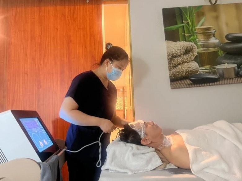 Bí quyết để vợ tiến sĩ của Lý Hải trẻ mãi không già, trông như chị gái của con-4