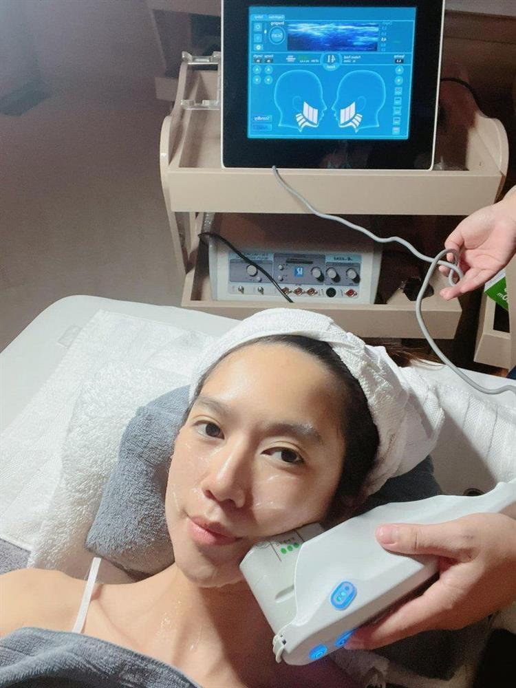 Bí quyết để vợ tiến sĩ của Lý Hải trẻ mãi không già, trông như chị gái của con-5