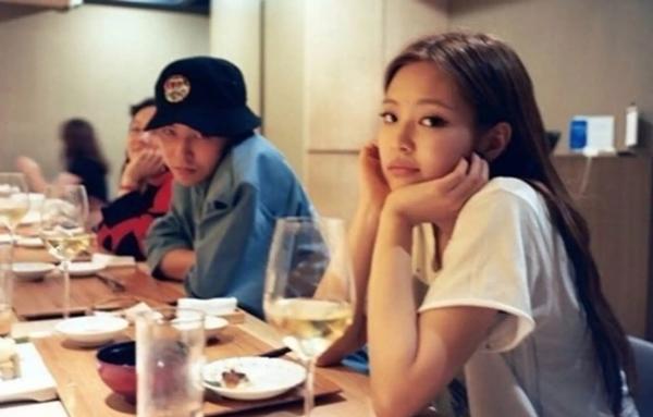 Nguyên nhân khiến Jennie từ chối vẫy tay với phóng viên ở sự kiện-4