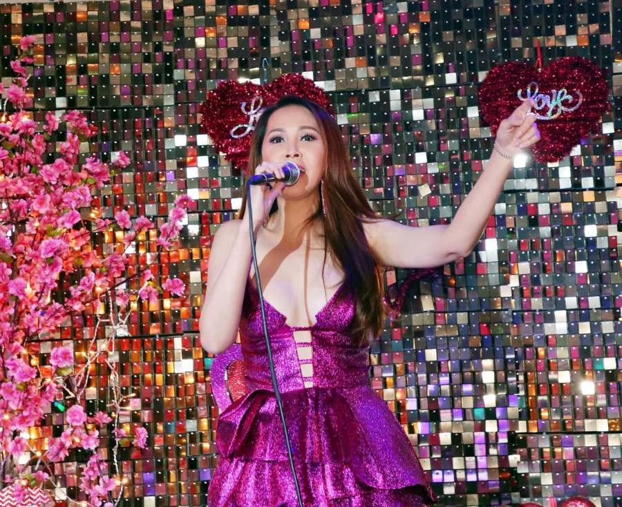 U50 tuổi: Gái nhảy Minh Thư hồi xuân với kiểu váy không phải ai cũng dám thử-8