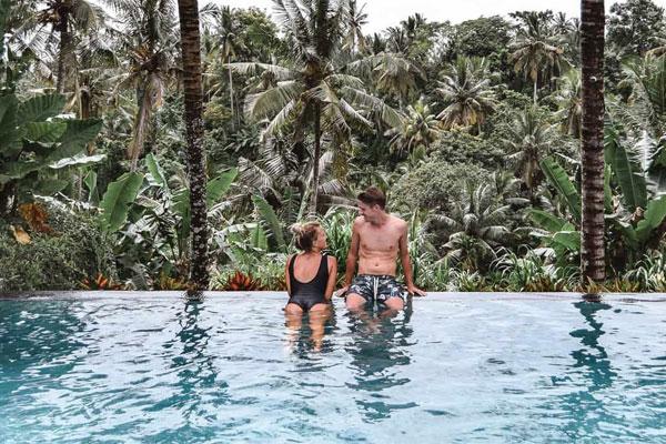 Trả giá đắt vì vô tư chụp ảnh thiếu vải ở hòn đảo thiên đường-1