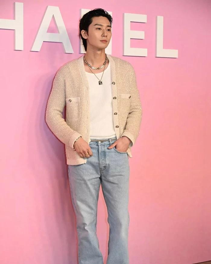 Jennie lại chung hình với Park Seo Joon khiến dân tình đứng ngồi không yên-2