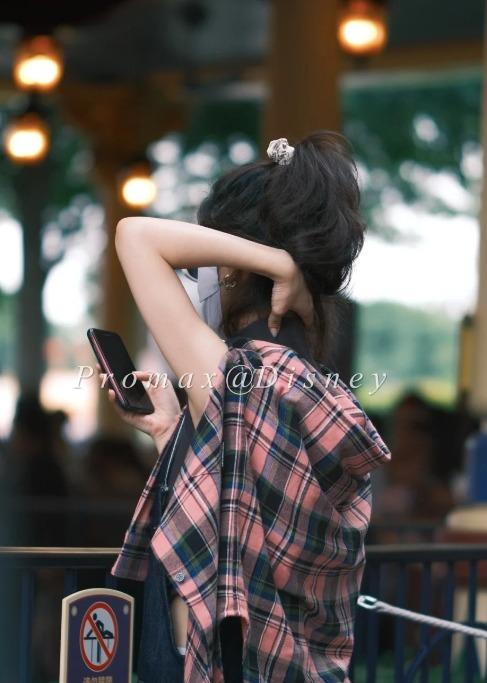 Triệu Lệ Dĩnh đưa con trai đi chơi Tết thiếu nhi-1