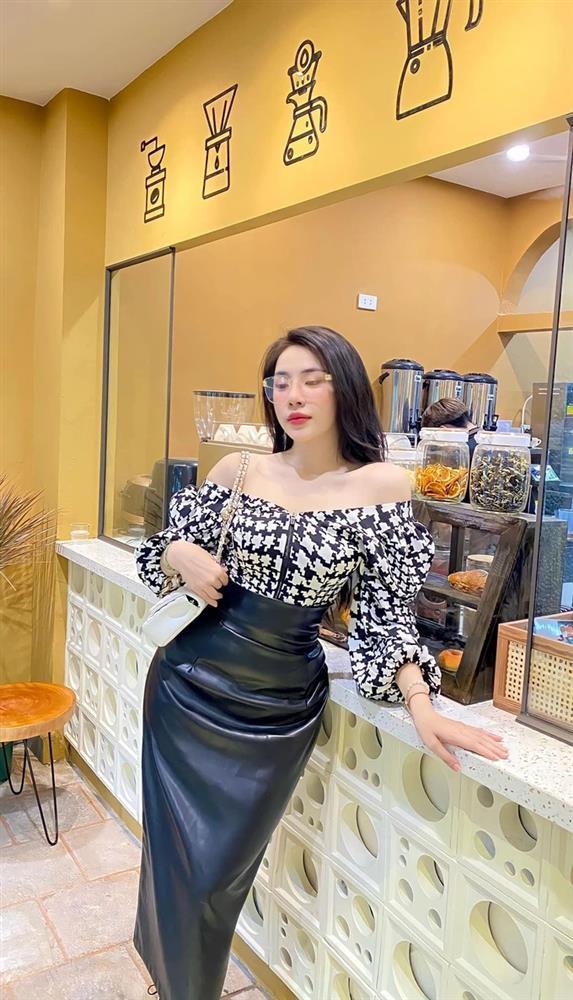 Nhan sắc nóng bỏng của em Đào karaoke làm náo loạn gia đình Thanh Sơn-2