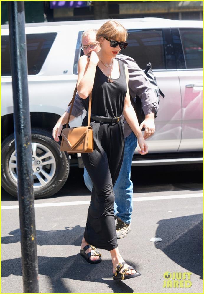 Taylor Swift xinh đẹp ra phố sau khi có bạn trai mới-3