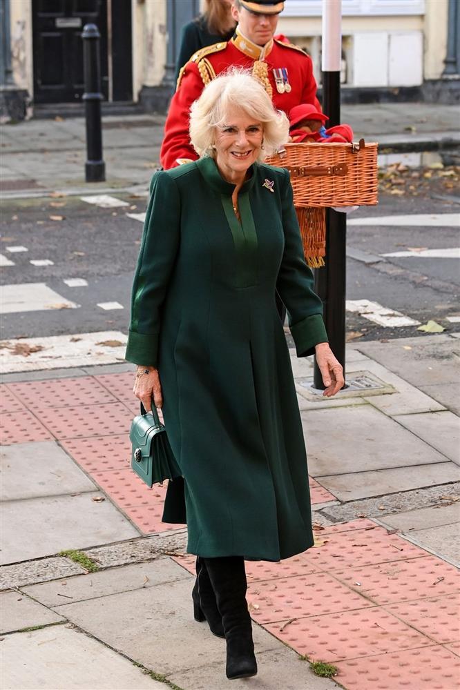 Ngoại hình Hoàng hậu Camilla trong hơn 4 thập kỷ qua-22