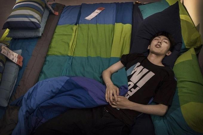 Trào lưu nằm cả ngày đáng báo động của giới trẻ-1