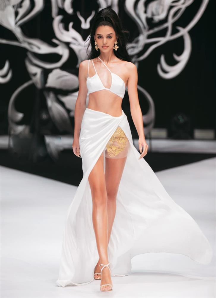 Con trai lai Tây của Bùi Tiến Dũng được khen đẹp nhất nhà, mắt xanh mũi cao khó ai bì-11