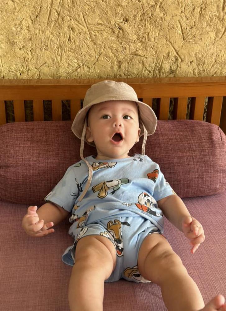 Con trai lai Tây của Bùi Tiến Dũng được khen đẹp nhất nhà, mắt xanh mũi cao khó ai bì-10