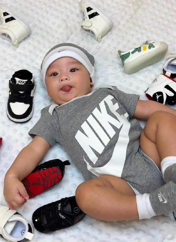 Con trai lai Tây của Bùi Tiến Dũng được khen đẹp nhất nhà, mắt xanh mũi cao khó ai bì-9