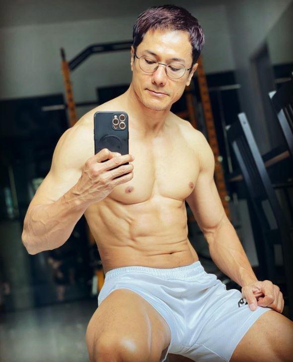 Đại gia U60 làm bố đơn thân bị nhầm là người yêu của con gái 20 tuổi, gái trẻ ồ ạt xin làm mẹ kế-5