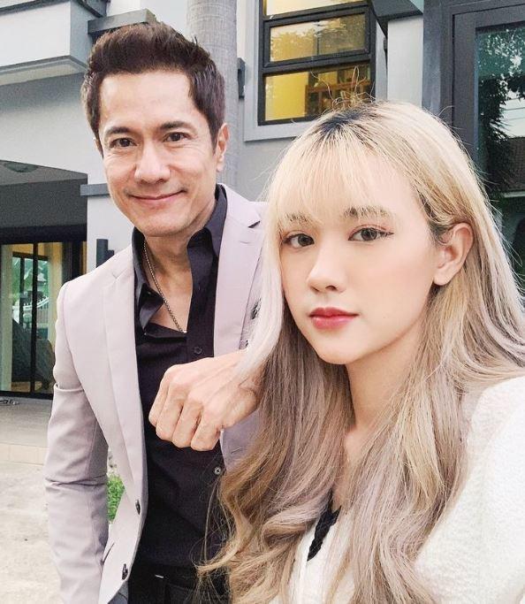 Đại gia U60 làm bố đơn thân bị nhầm là người yêu của con gái 20 tuổi, gái trẻ ồ ạt xin làm mẹ kế-1