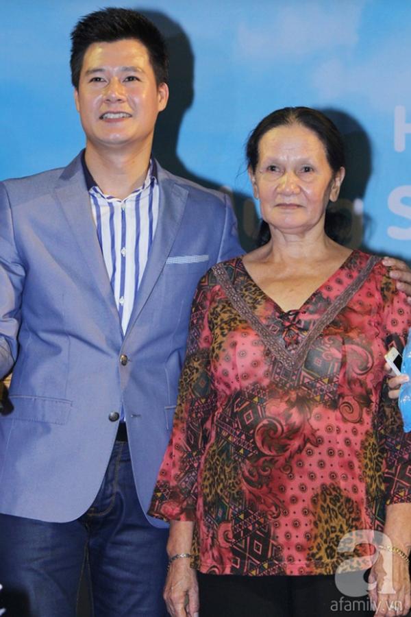 Điều ít biết về người phụ nữ được Quang Dũng báo hiếu cả biệt thự 400 tỷ đồng-1