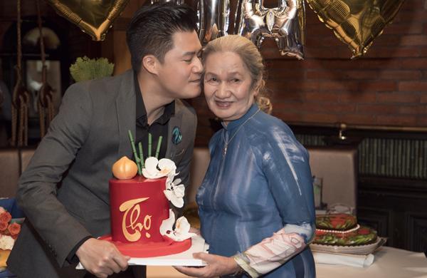 Điều ít biết về người phụ nữ được Quang Dũng báo hiếu cả biệt thự 400 tỷ đồng-3