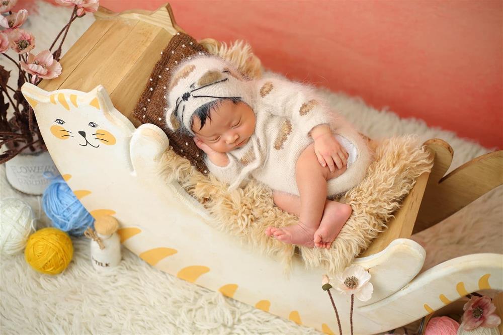 Á hậu Thúy An lần đầu khoe con gái-4