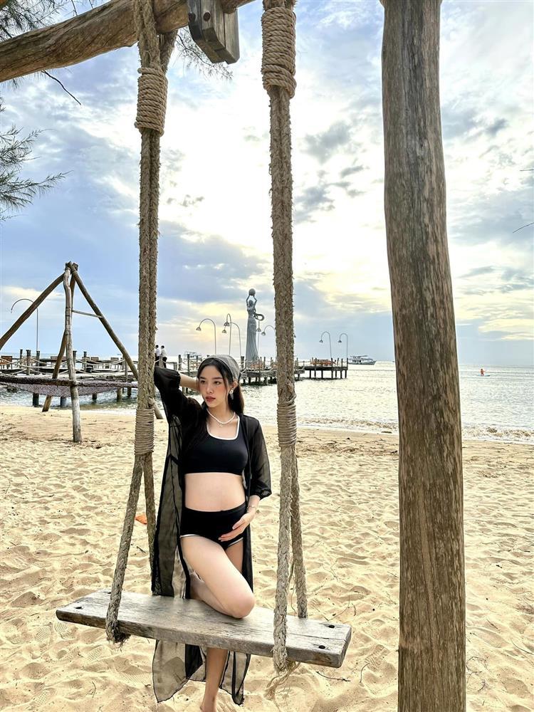 Á hậu Thúy An lần đầu khoe con gái-8