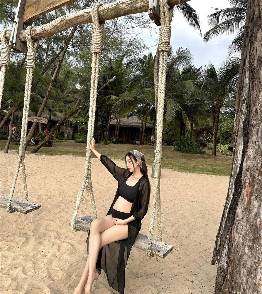 Á hậu Thúy An lần đầu khoe con gái-9