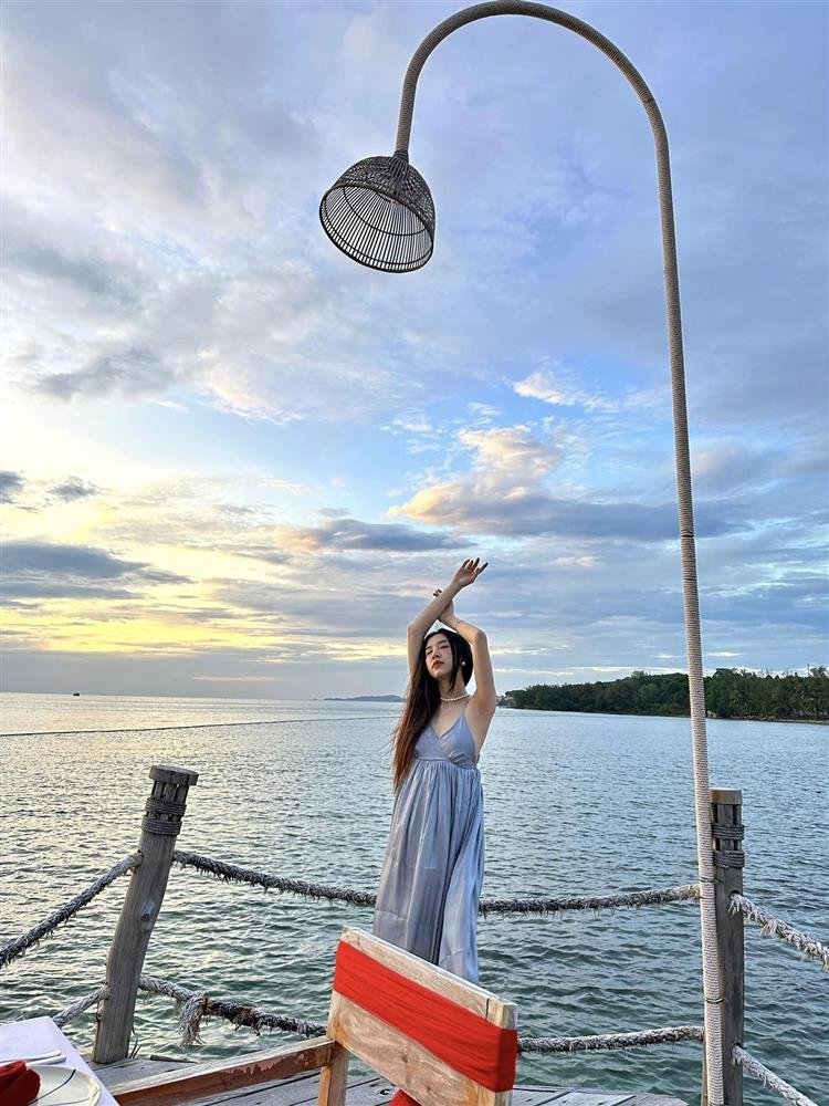 Á hậu Thúy An lần đầu khoe con gái-11