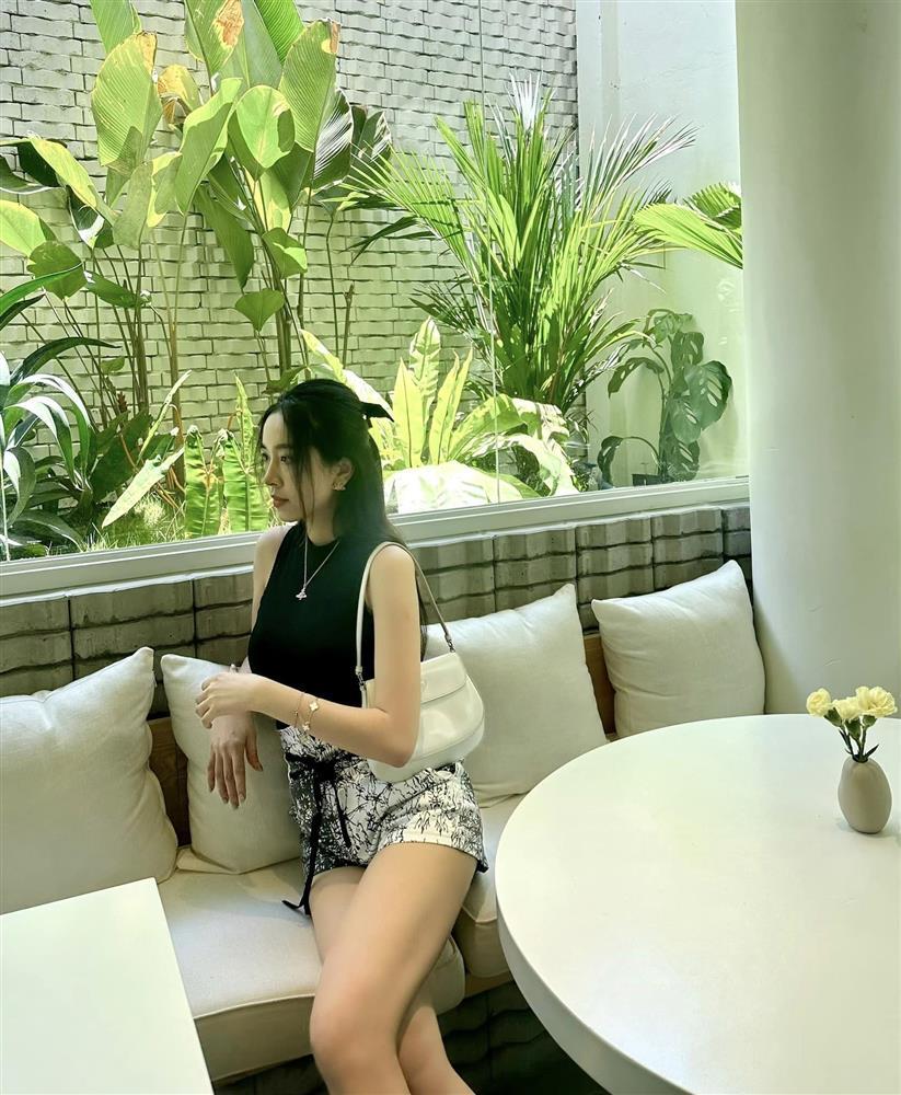 Á hậu Thúy An lần đầu khoe con gái-13