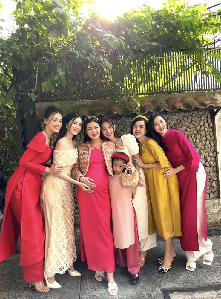 Á hậu Thúy An lần đầu khoe con gái-16