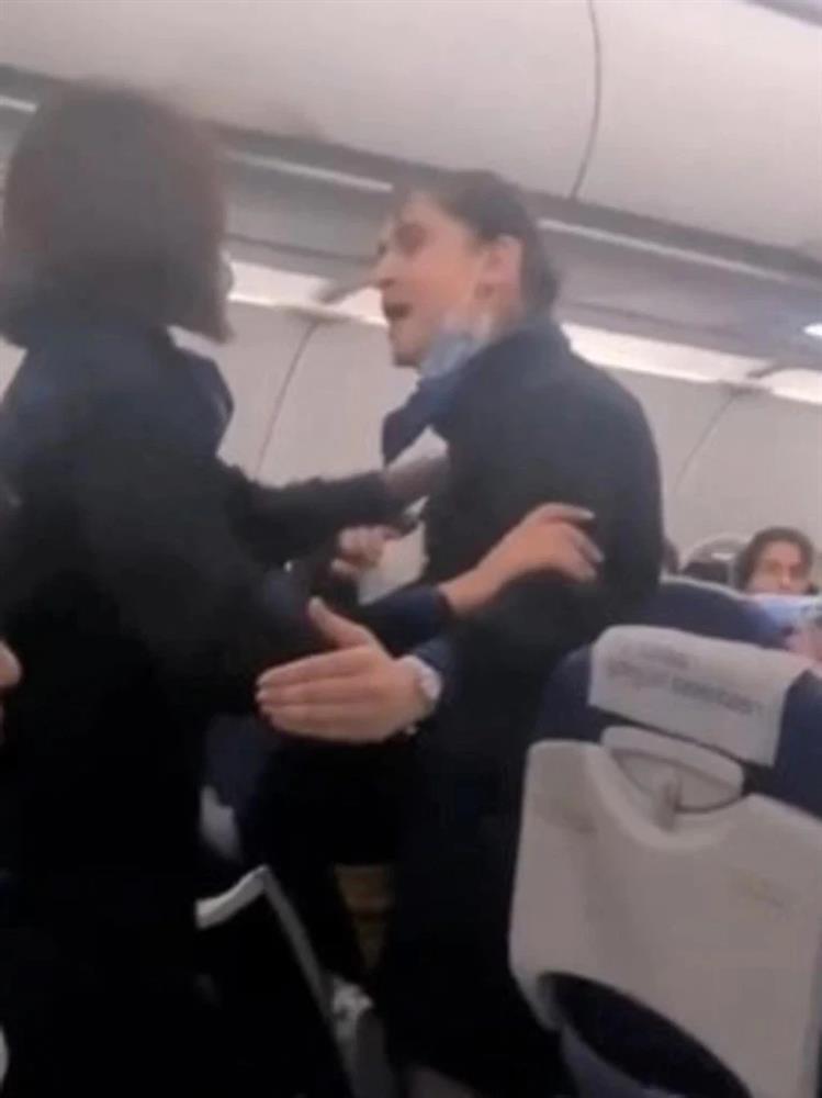 Chúng tôi không phải người hầu, câu nói hé lộ nỗi niềm của tiếp viên hàng không-3