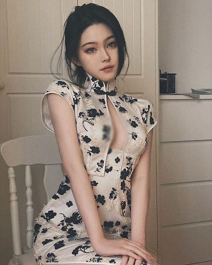 Đến trường con, mẹ mặc váy ngắn nhảy nhót khiến người xem ngượng chín mặt-6