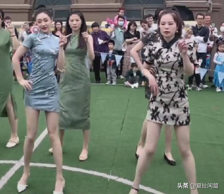 Đến trường con, mẹ mặc váy ngắn nhảy nhót khiến người xem ngượng chín mặt-3