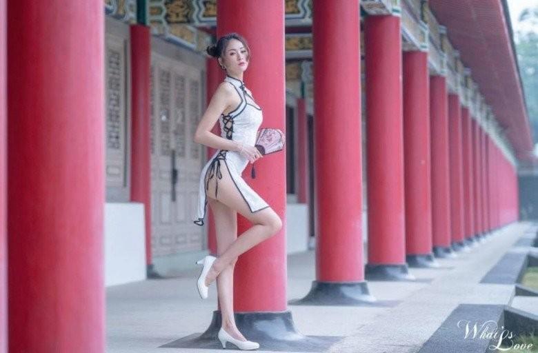 Đến trường con, mẹ mặc váy ngắn nhảy nhót khiến người xem ngượng chín mặt-7