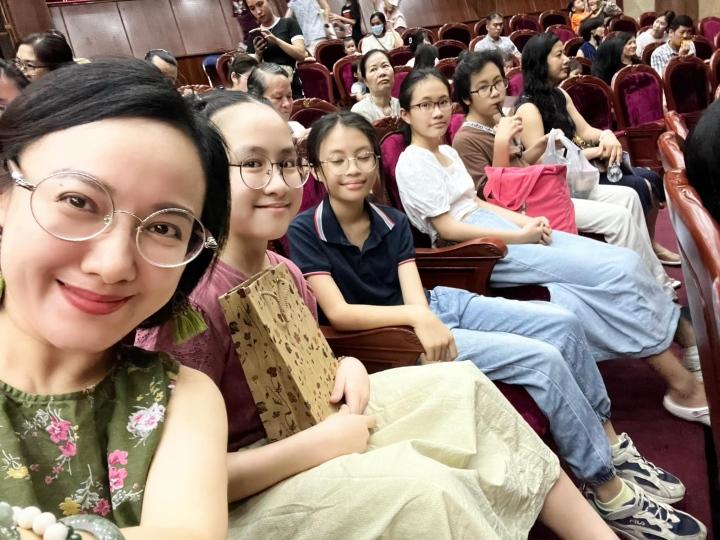 Nhan sắc BTV Hoài Anh VTV: U50 vẫn tự tin khoe làn da đẹp không tì vết-2