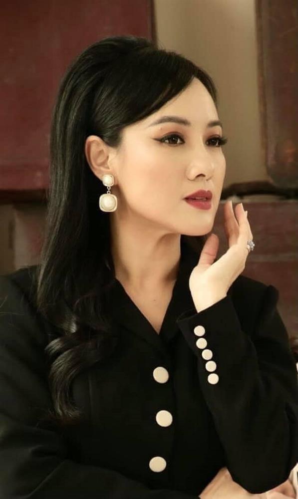 Nhan sắc BTV Hoài Anh VTV: U50 vẫn tự tin khoe làn da đẹp không tì vết-7