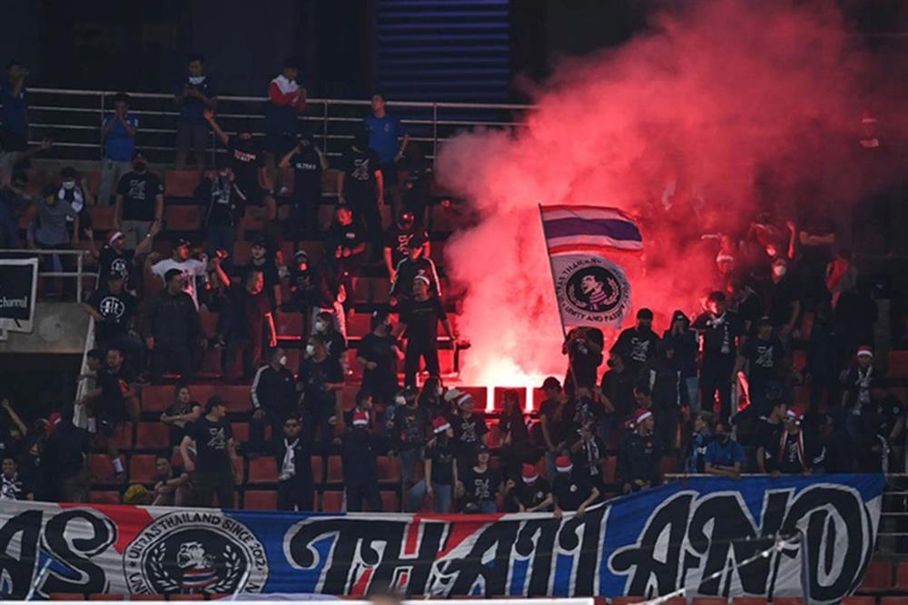 Bóng đá Thái Lan hứng chịu án phạt nặng từ AFC-2