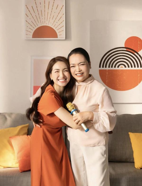 Người phụ nữ quý phái được Hòa Minzy tặng biệt thự chục tỷ cùng xế hộp sang-2