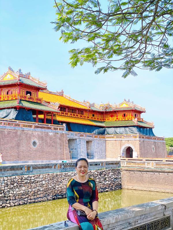 Người phụ nữ quý phái được Hòa Minzy tặng biệt thự chục tỷ cùng xế hộp sang-3