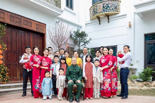 Người phụ nữ quý phái được Hòa Minzy tặng biệt thự chục tỷ cùng xế hộp sang-5