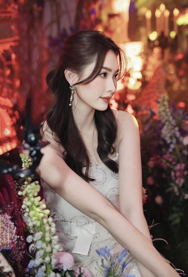 Tuổi 32 của Đặng Thu Thảo sau 2 lần sinh nở: Thần dược nhan sắc là gia đình viên mãn-7