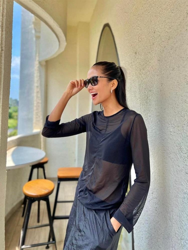 Từng làm người ở, HHen Niê hiện tại uống vang trong nhà tắm như cô chủ-6