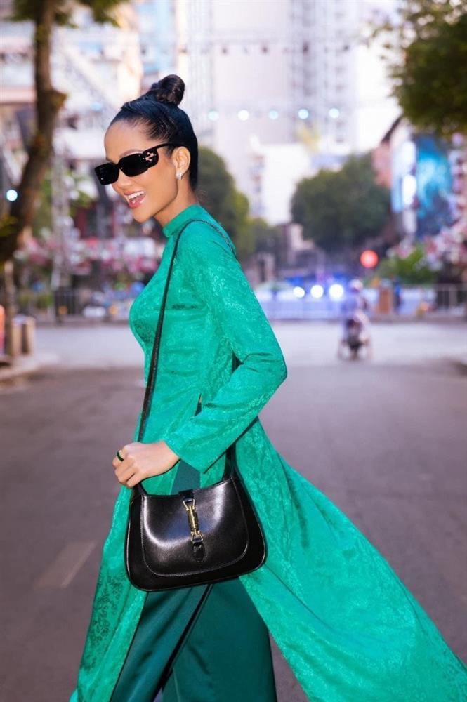 Từng làm người ở, HHen Niê hiện tại uống vang trong nhà tắm như cô chủ-9