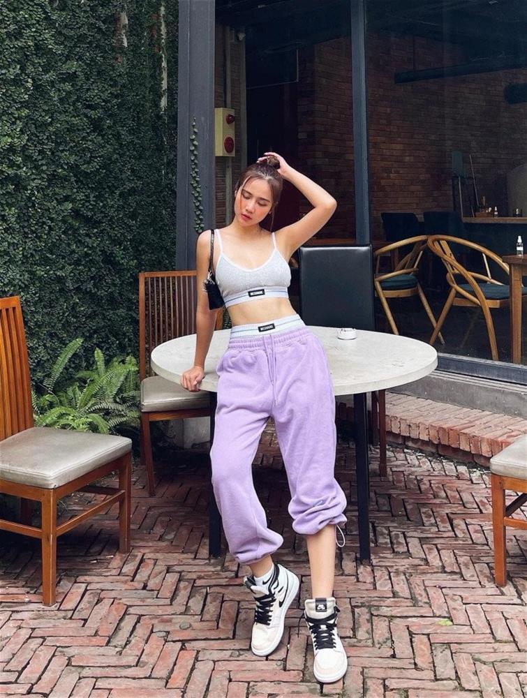 Huyền Lizzie khoe bộ sưu tập giày gây bất ngờ-9