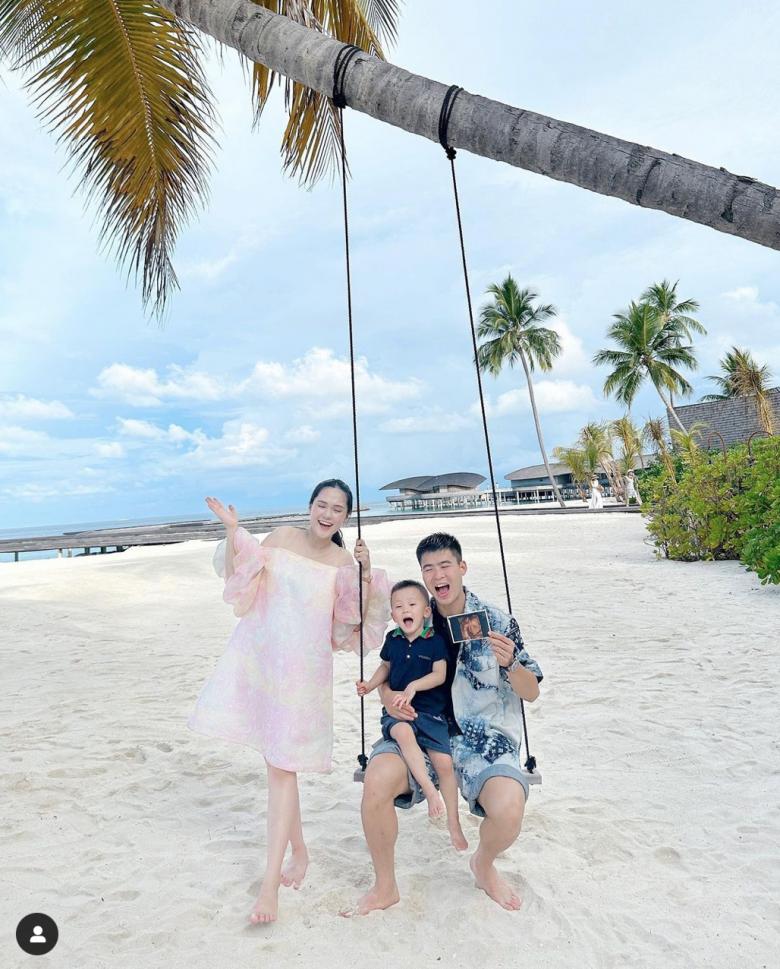 Vợ Đỗ Duy Mạnh đứng cạnh Hyun Bin, diện váy gần 50 triệu che bụng bầu-1