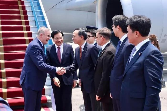 Thủ tướng Úc uống bia hơi với đậu rán, lạc luộc-4